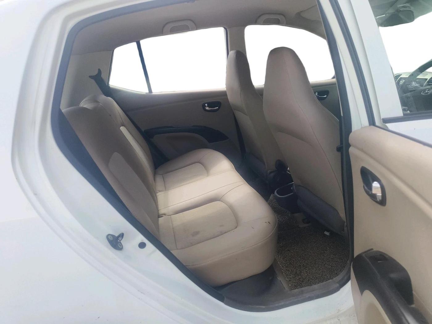 2013 Hyundai i10 MAGNA 1.1, CNG, Manual, 86,639 km, interior