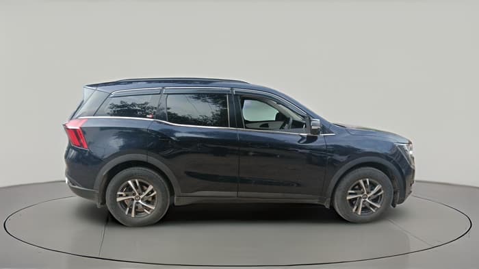 2021 Mahindra XUV700 AX 5 P MT 5 STR, Petrol, Manual, 70,399 km, exterior