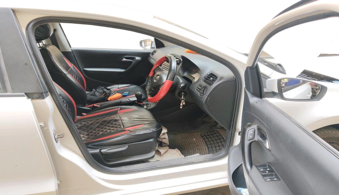 2017 Volkswagen Polo COMFORTLINE 1.2L, Petrol, Manual, 80,383 km, interior