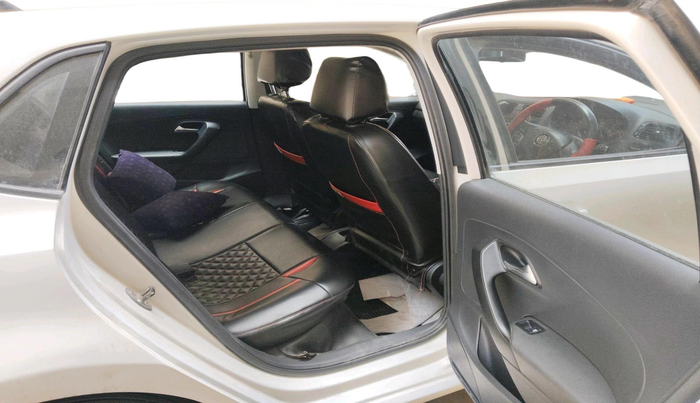 2017 Volkswagen Polo COMFORTLINE 1.2L, Petrol, Manual, 80,383 km, interior