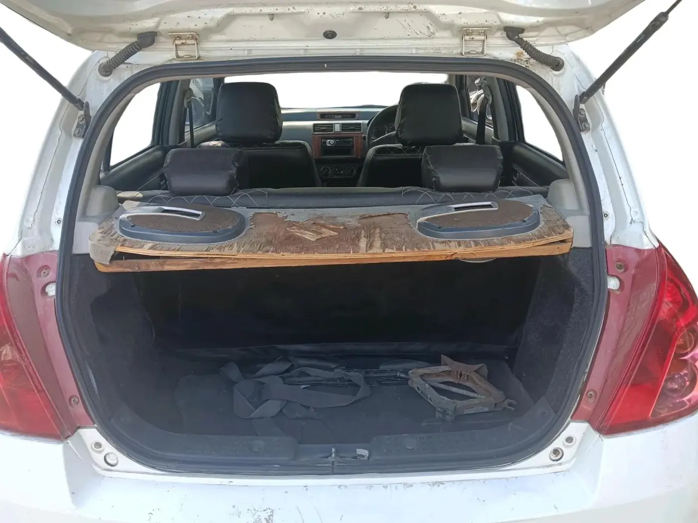 2009 Maruti Swift VXI 1.3, Petrol, Manual, 1,70,409 km, exterior
