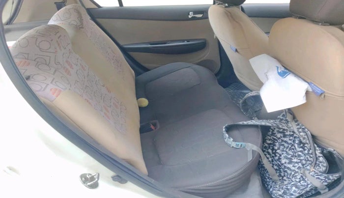 2011 Hyundai i20 MAGNA (O) 1.2, Petrol, Manual, 1,04,756 km, interior