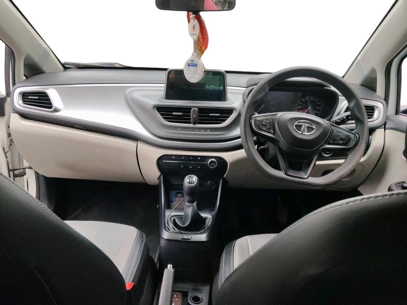 2022 Tata ALTROZ XT PETROL, Petrol, Manual, 57,970 km, interior
