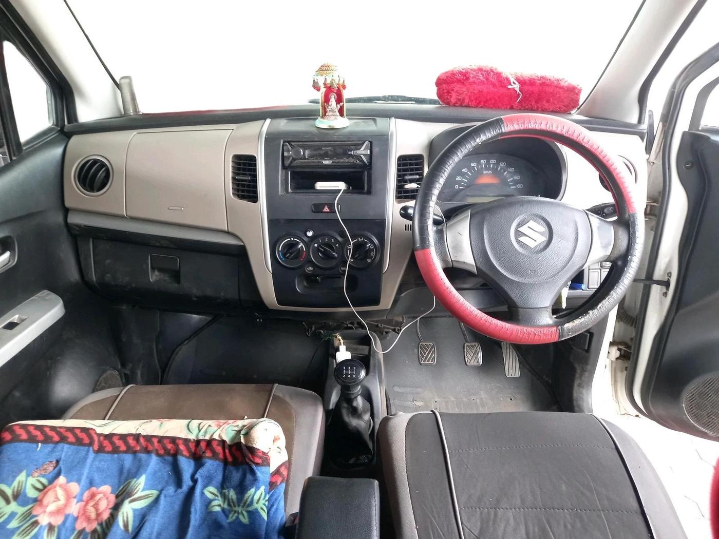 2016 Maruti Wagon R 1.0 LXI, CNG, Manual, 1,15,165 km, interior