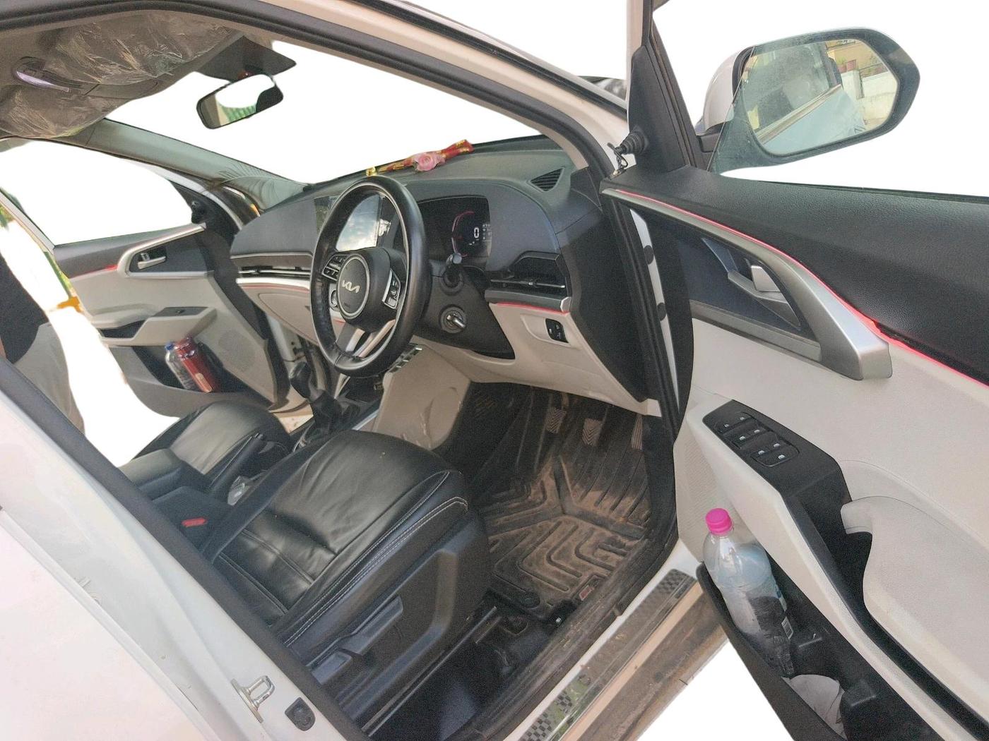 2023 KIA CARENS PREMIUM 1.5 DIESEL 7 STR, Diesel, Manual, 44,979 km, interior