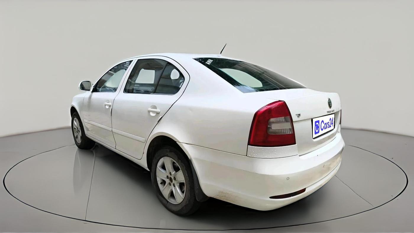2012 Skoda Laura L&K 2.0 TDI AT, Diesel, Automatic, 1,81,191 km, exterior