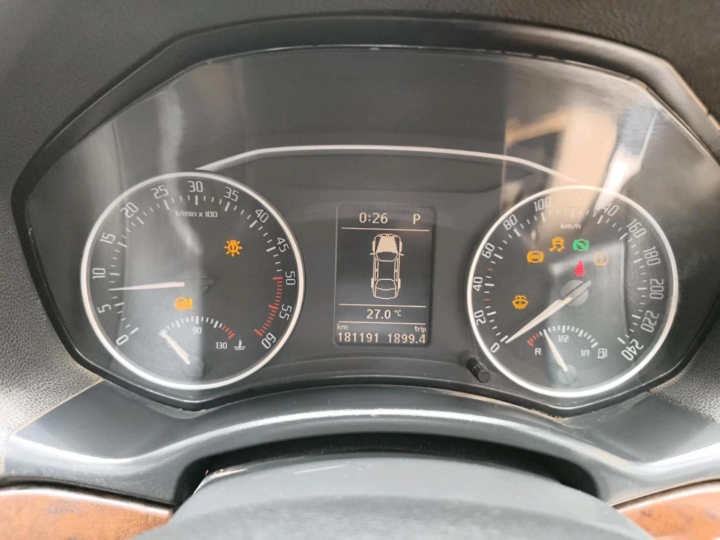 2012 Skoda Laura L&K 2.0 TDI AT, Diesel, Automatic, 1,81,191 km, interior