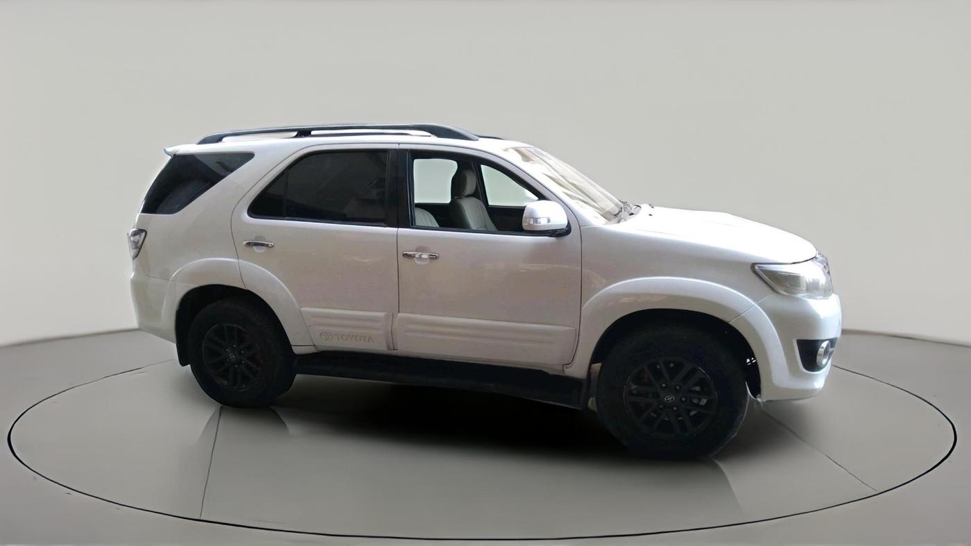 2015 Toyota Fortuner 3.0 4X4 MT, Diesel, Manual, 1,45,281 km, exterior