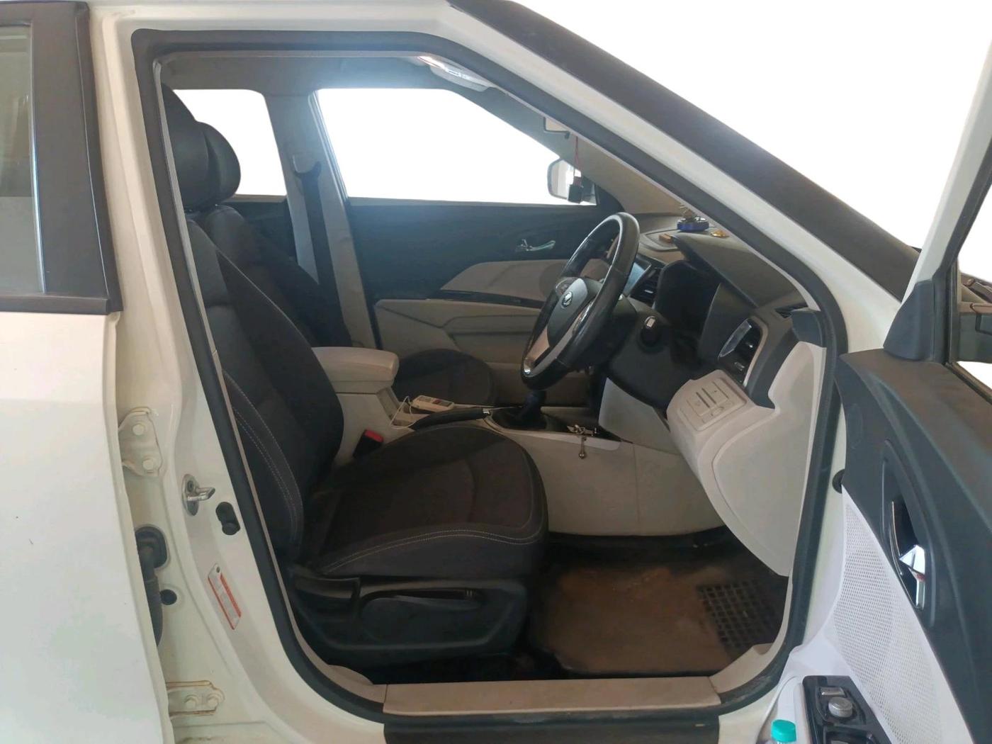 2019 Mahindra XUV300 W8 1.2 PETROL, Petrol, Manual, 76,092 km, interior