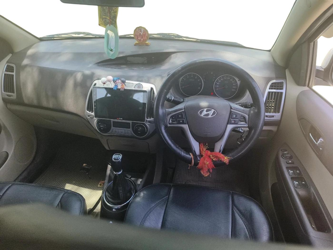 2011 Hyundai i20 SPORTZ (O) 1.2, Petrol, Manual, 77,350 km, interior