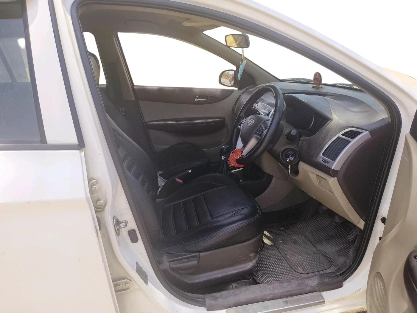 2011 Hyundai i20 SPORTZ (O) 1.2, Petrol, Manual, 77,350 km, interior
