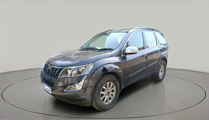 2015 Mahindra XUV500 W8, Diesel, Manual, 2,24,475 km, exterior