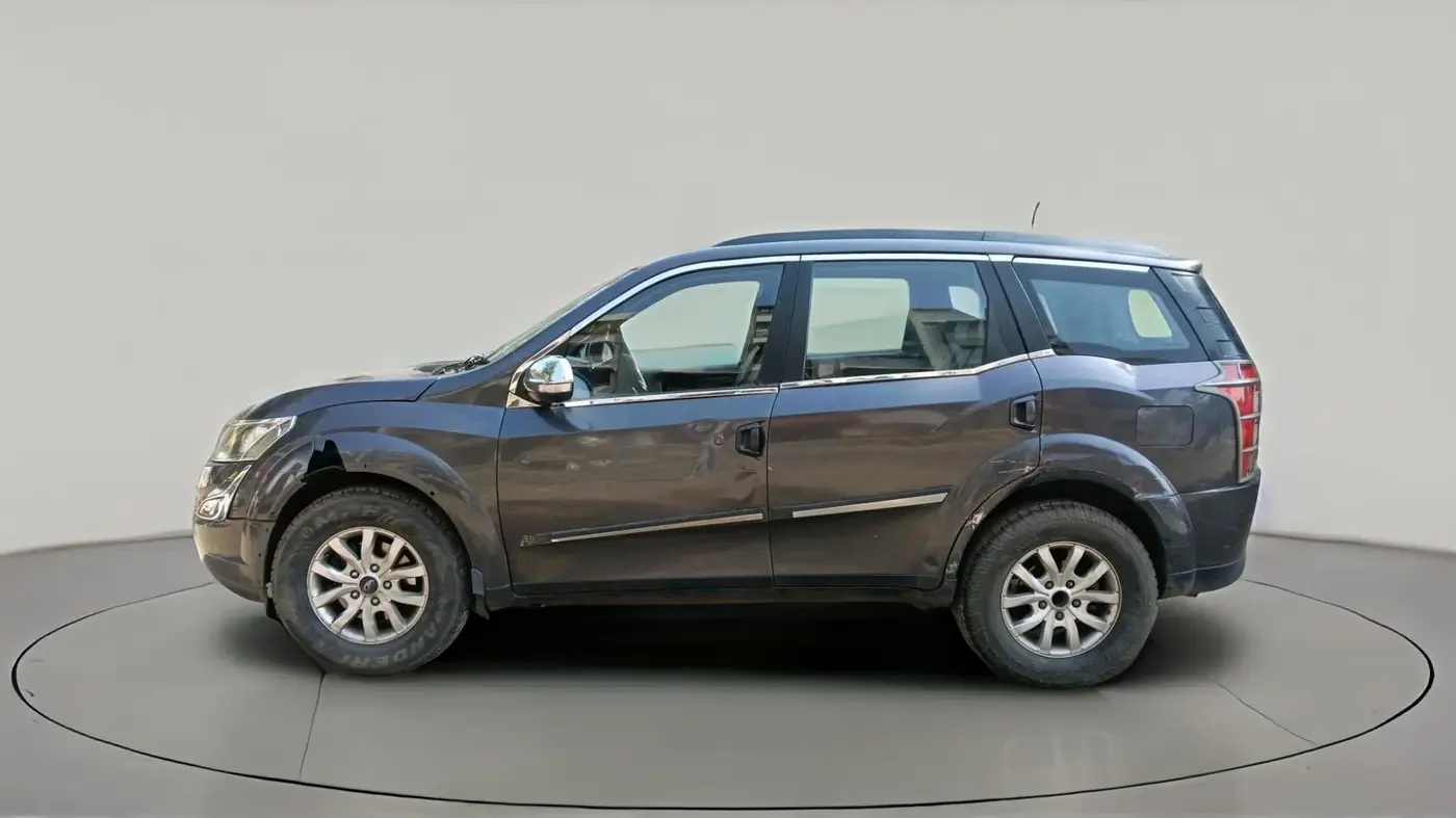 2015 Mahindra XUV500 W8, Diesel, Manual, 2,24,475 km, exterior