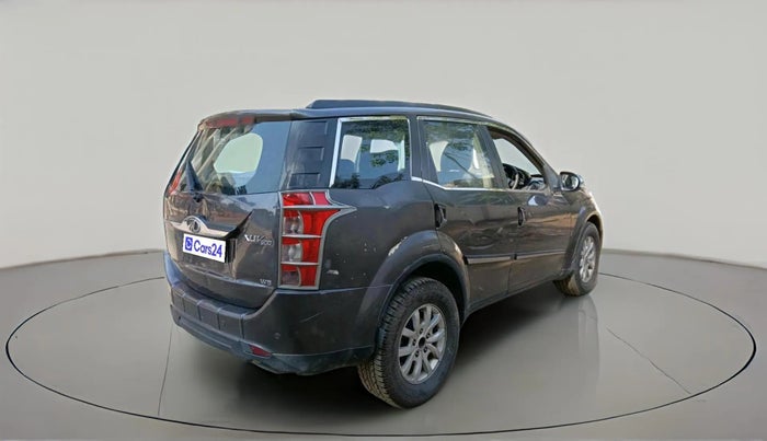 2015 Mahindra XUV500 W8, Diesel, Manual, 2,24,475 km, exterior