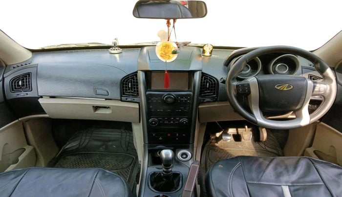 2015 Mahindra XUV500 W8, Diesel, Manual, 2,24,475 km, interior