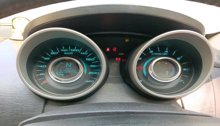 2015 Mahindra XUV500 W8, Diesel, Manual, 2,24,475 km, interior