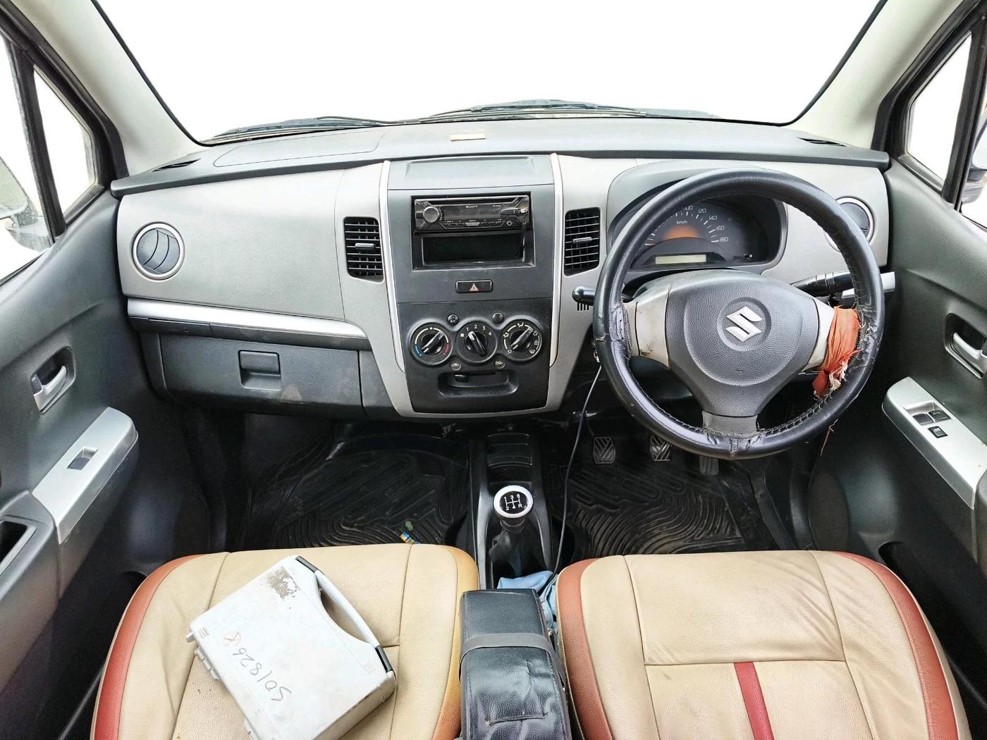 2013 Maruti Wagon R 1.0 LXI, CNG, Manual, 1,95,656 km, interior