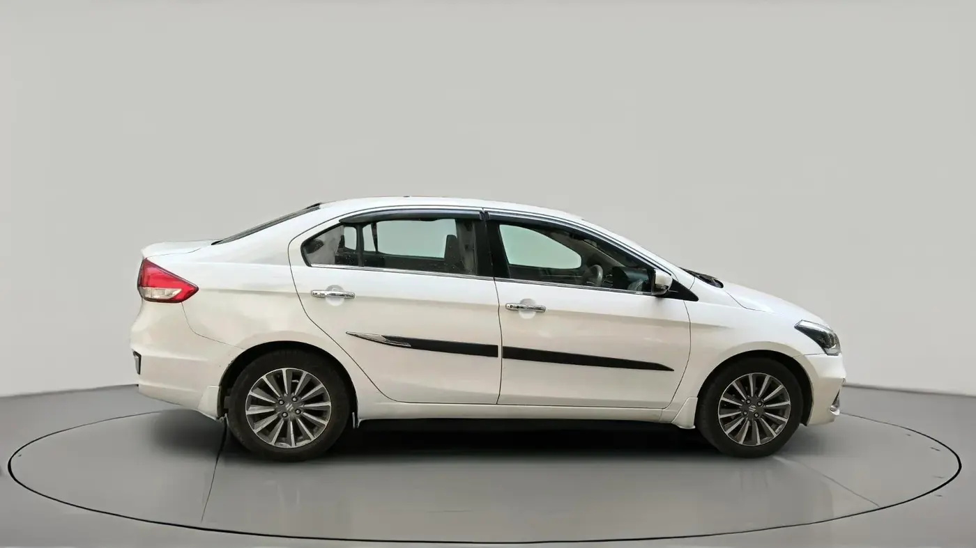 2021 Maruti Ciaz ALPHA  AT 1.5 SHVS PETROL, Petrol, Automatic, 1,14,305 km, exterior