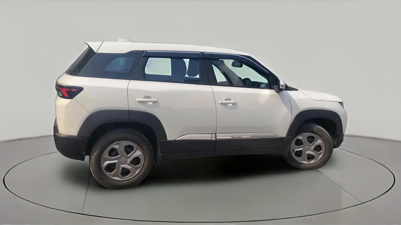 2024 Maruti BREZZA VXI AT SMART HYBRID, Petrol, Automatic, 15,675 km, exterior