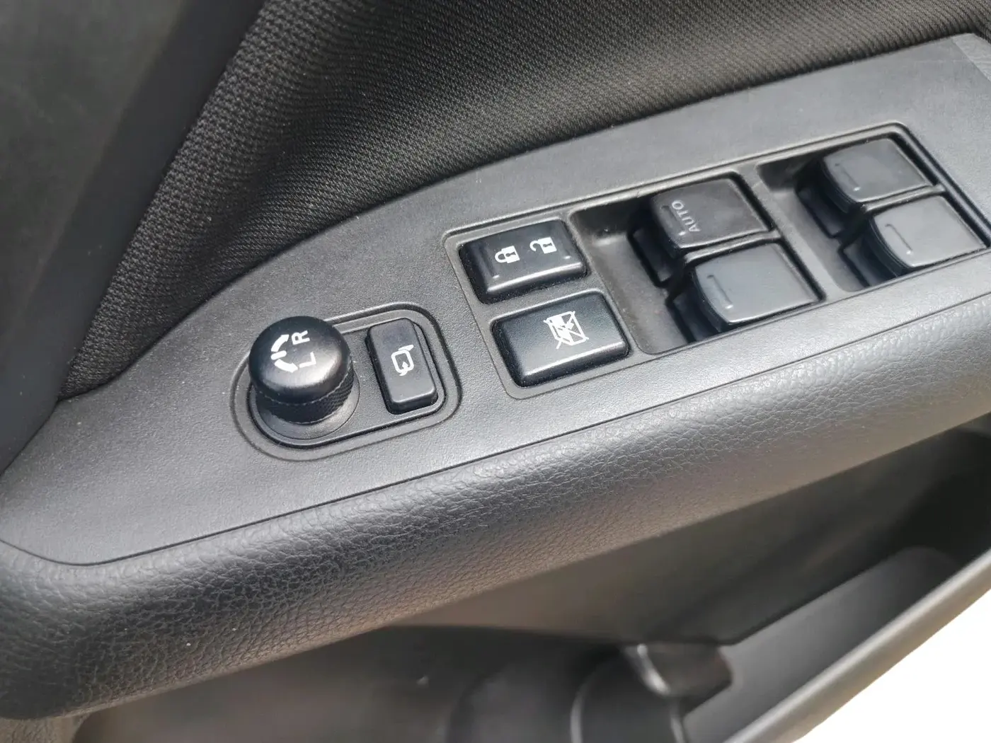 2024 Maruti BREZZA VXI AT SMART HYBRID, Petrol, Automatic, 15,675 km, interior