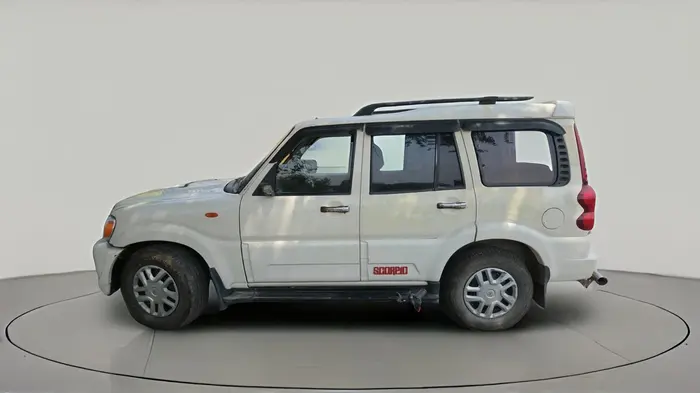 2014 Mahindra Scorpio SLE, Diesel, Manual, 84,262 km, exterior