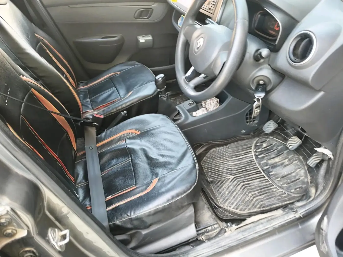 2015 Renault Kwid RXL, Petrol, Manual, 63,588 km, interior