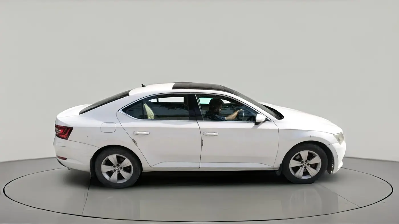 2018 Skoda Superb STYLE 2.0 TDI AT, Diesel, Automatic, 1,30,896 km, exterior