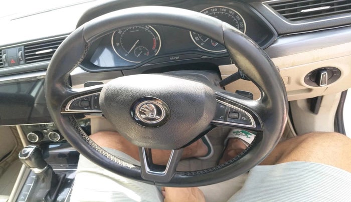 2018 Skoda Superb STYLE 2.0 TDI AT, Diesel, Automatic, 1,30,896 km, interior