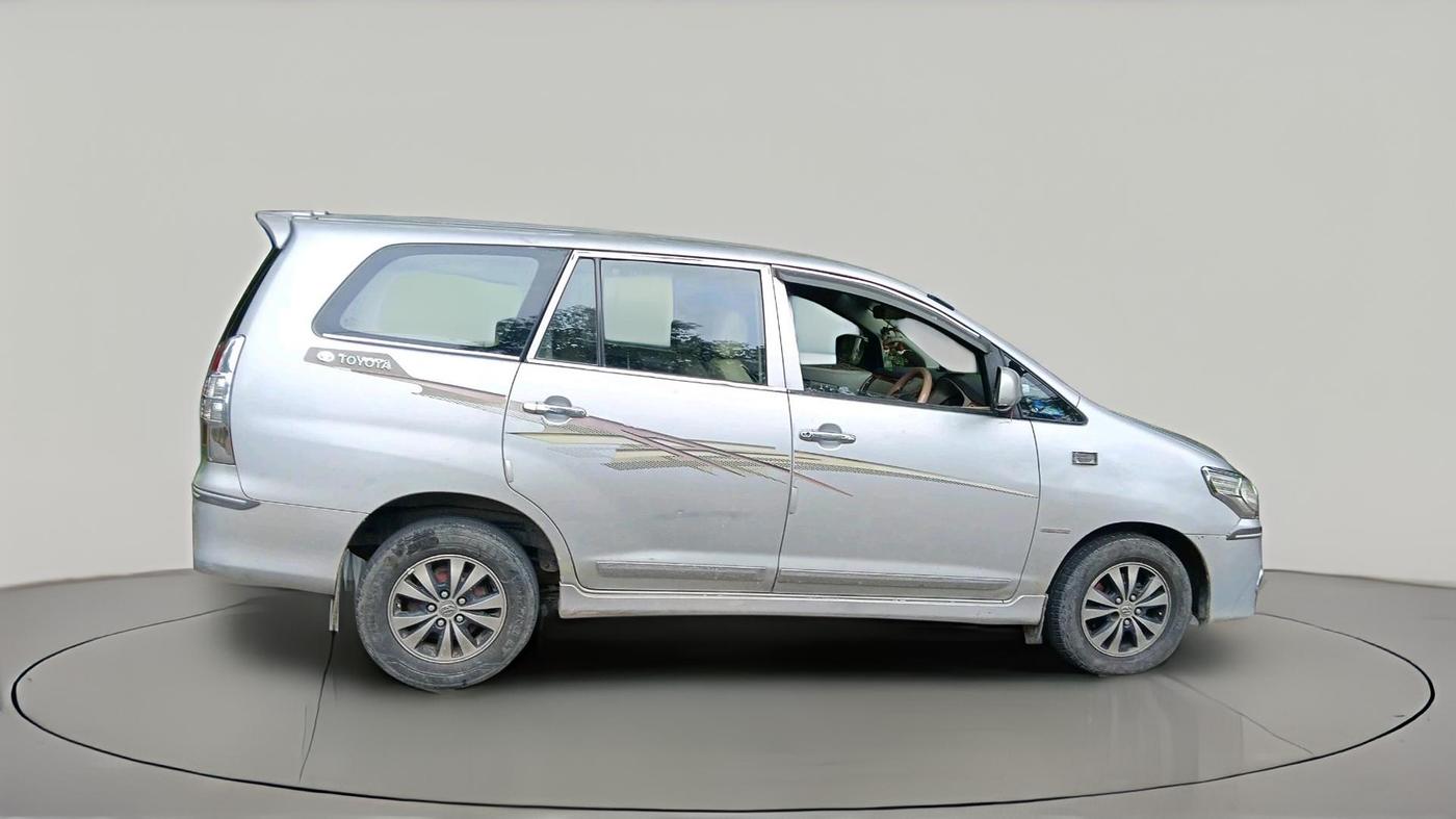 2013 Toyota Innova 2.5 GX 7 STR, Diesel, Manual, 70,866 km, exterior
