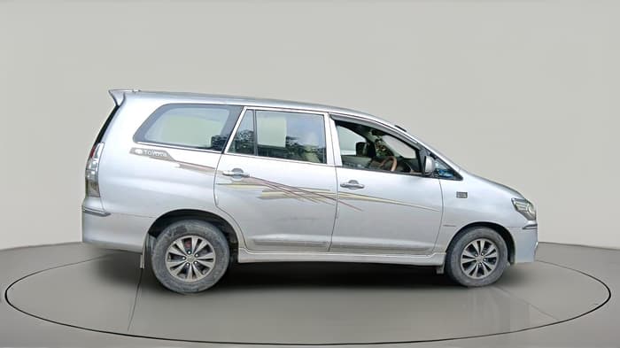 2013 Toyota Innova 2.5 GX 7 STR, Diesel, Manual, 70,866 km, exterior