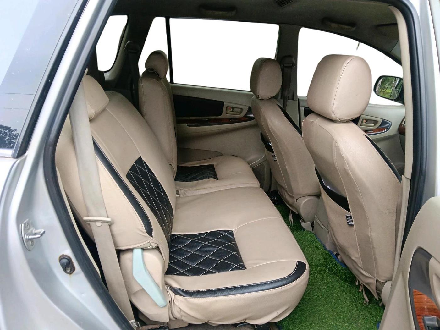 2013 Toyota Innova 2.5 GX 7 STR, Diesel, Manual, 70,866 km, interior