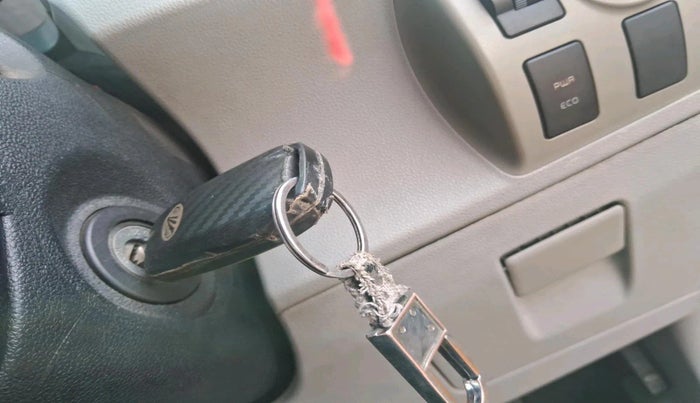 2016 Mahindra Kuv100 K6 D 6 STR, Diesel, Manual, 99,564 km, interior