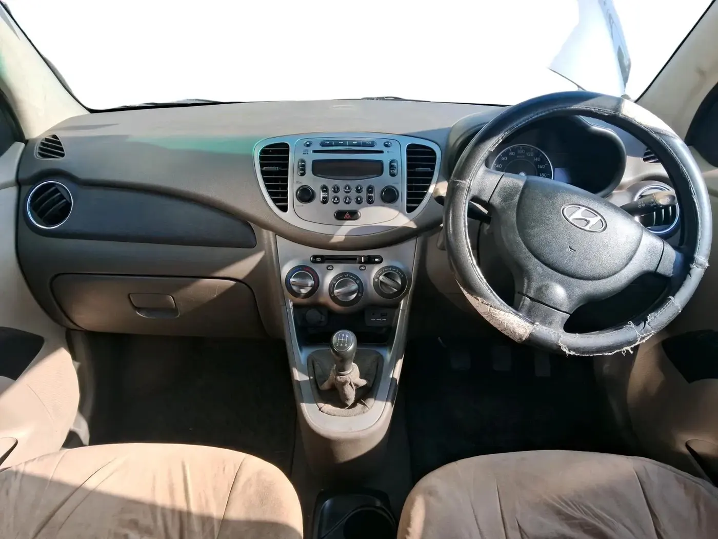 2011 Hyundai i10 SPORTZ 1.2, Petrol, Manual, 56,847 km, interior