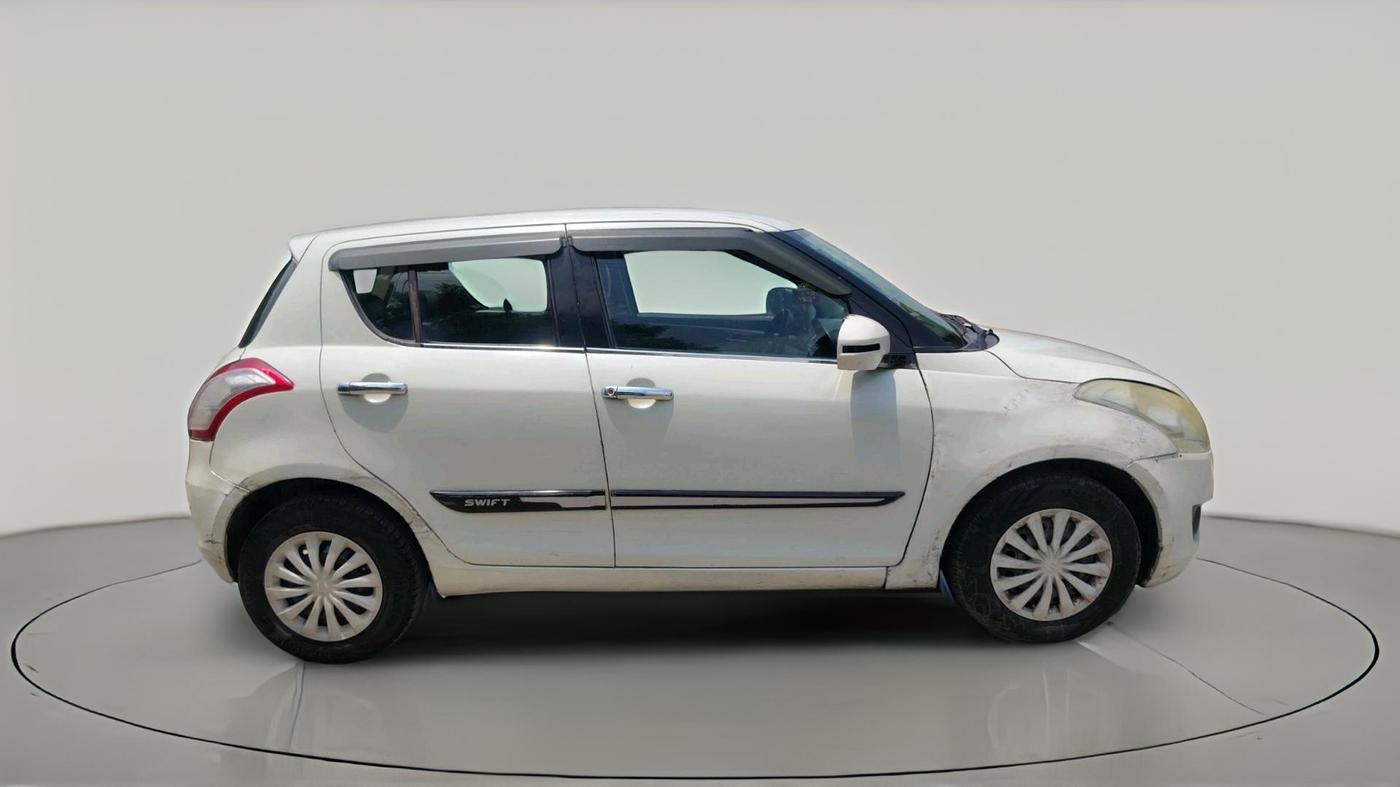 2011 Maruti Swift ZXI, CNG, Manual, 1,66,422 km, exterior