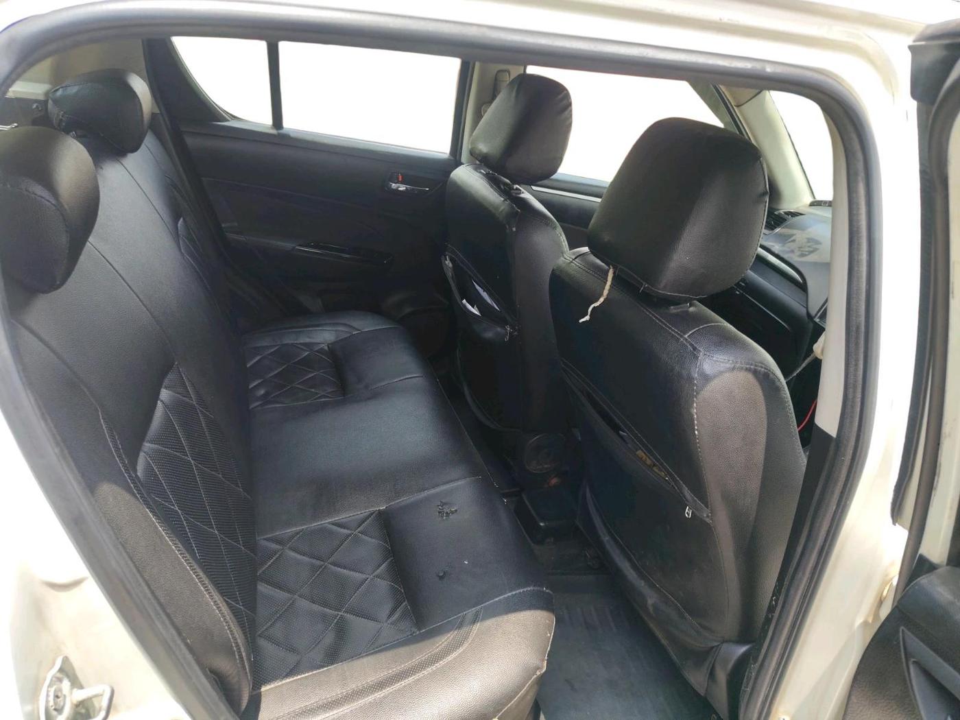 2011 Maruti Swift ZXI, CNG, Manual, 1,66,422 km, interior