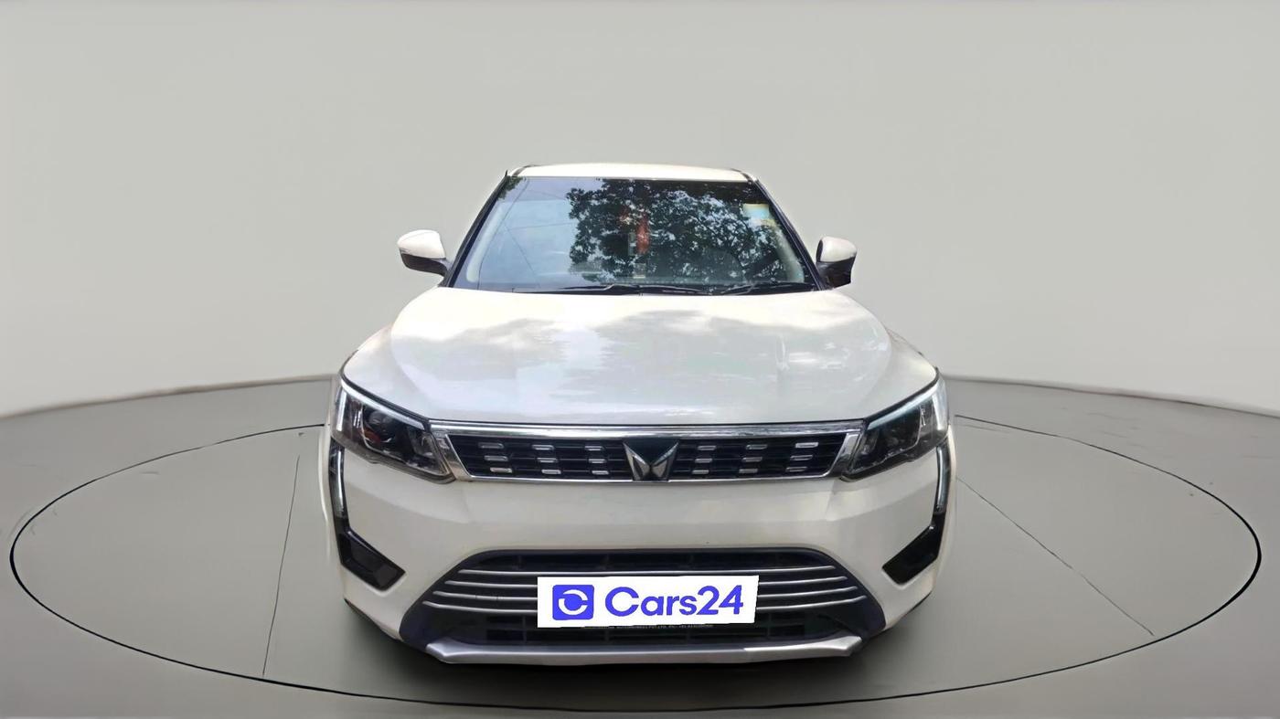 2023 Mahindra XUV300 W8 1.5 DIESEL, Diesel, Manual, 1,11,478 km, exterior