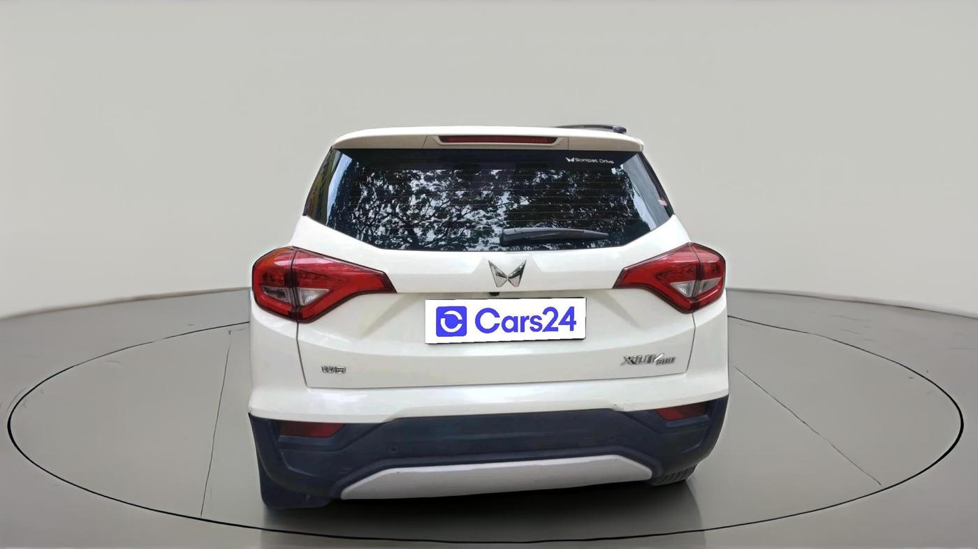 2023 Mahindra XUV300 W8 1.5 DIESEL, Diesel, Manual, 1,11,478 km, exterior
