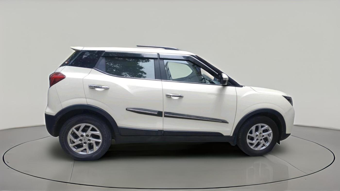 2023 Mahindra XUV300 W8 1.5 DIESEL, Diesel, Manual, 1,11,478 km, exterior