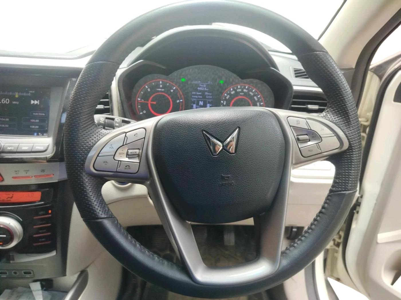 2023 Mahindra XUV300 W8 1.5 DIESEL, Diesel, Manual, 1,11,478 km, interior