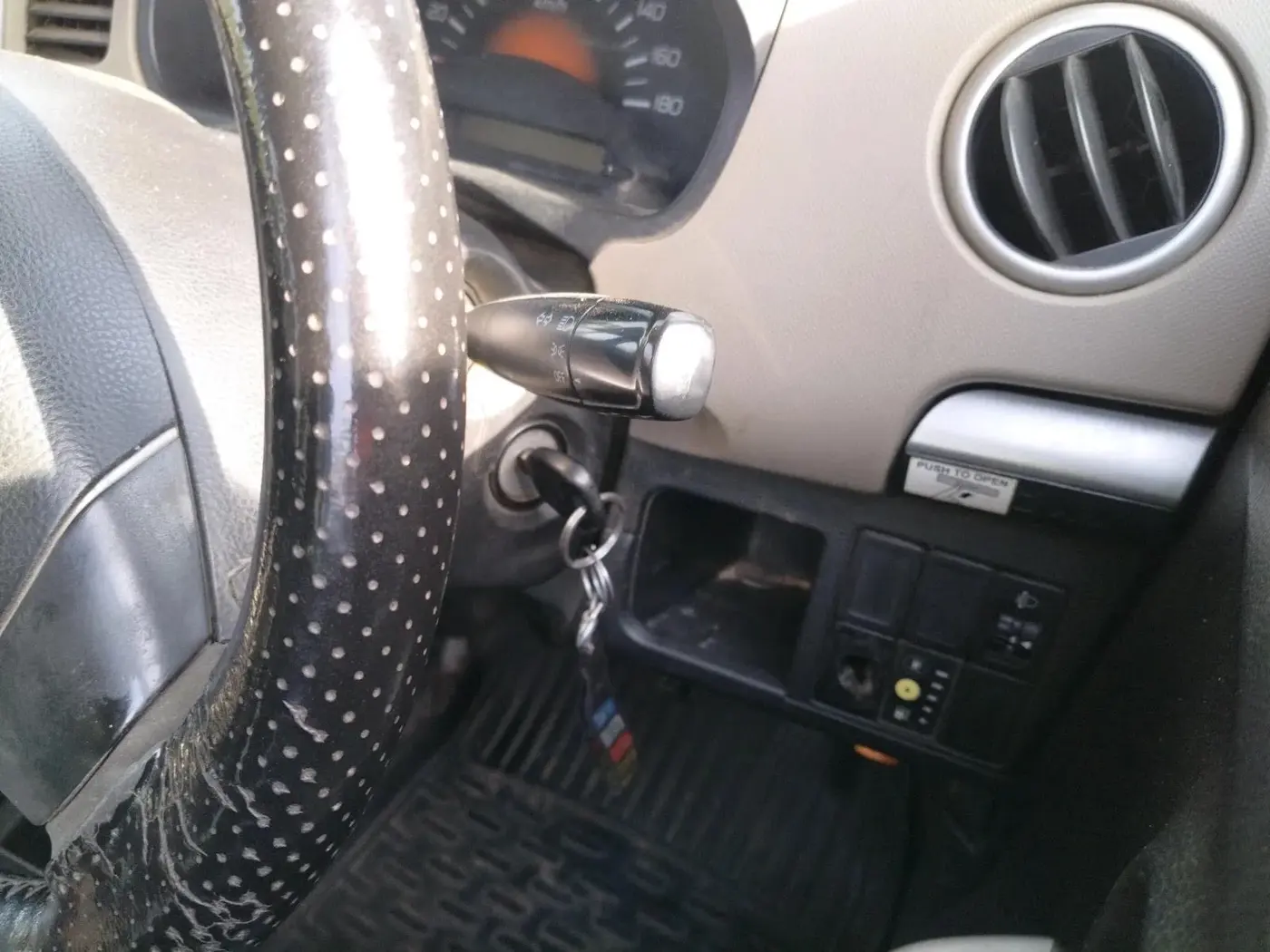 2013 Maruti Wagon R 1.0 LXI, CNG, Manual, 1,29,130 km, interior