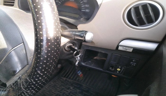 2013 Maruti Wagon R 1.0 LXI, CNG, Manual, 1,29,130 km, interior