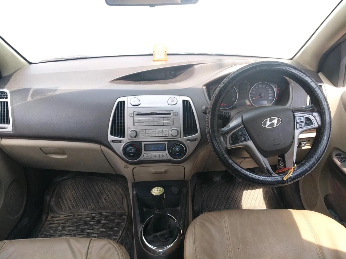 2012 Hyundai i20 SPORTZ 1.2, CNG, Manual, 82,109 km, interior