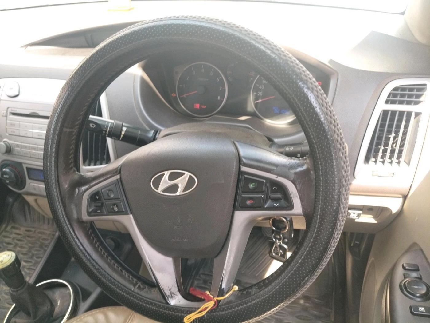 2012 Hyundai i20 SPORTZ 1.2, CNG, Manual, 82,109 km, interior
