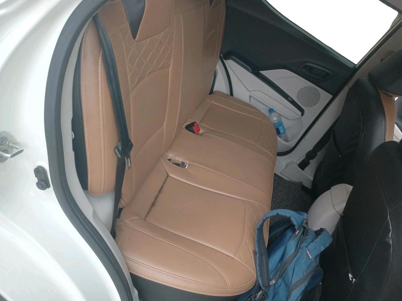 2023 Mahindra XUV300 W6 1.5 Diesel, Diesel, Manual, 36,163 km, interior