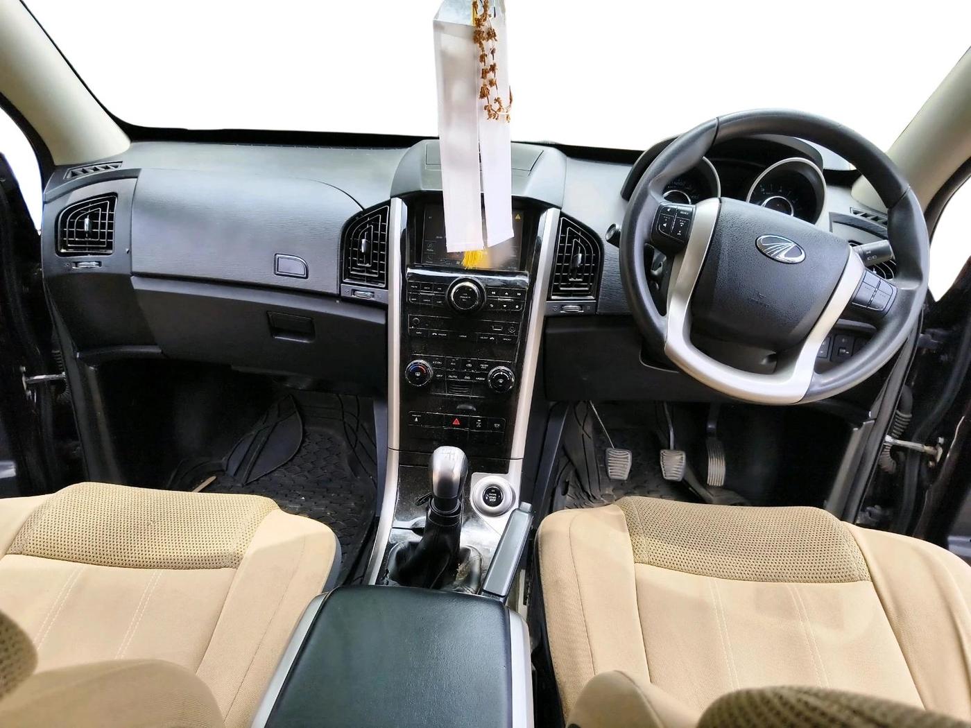 2018 Mahindra XUV500 W7, Diesel, Manual, 61,490 km, interior