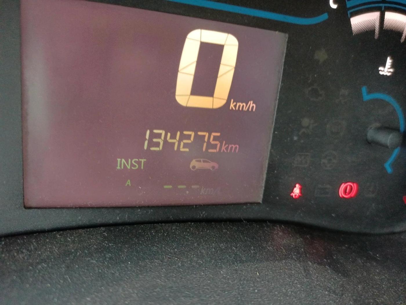 2020 Renault Kwid RXT 1.0 (O), Petrol, Manual, 1,34,275 km, interior