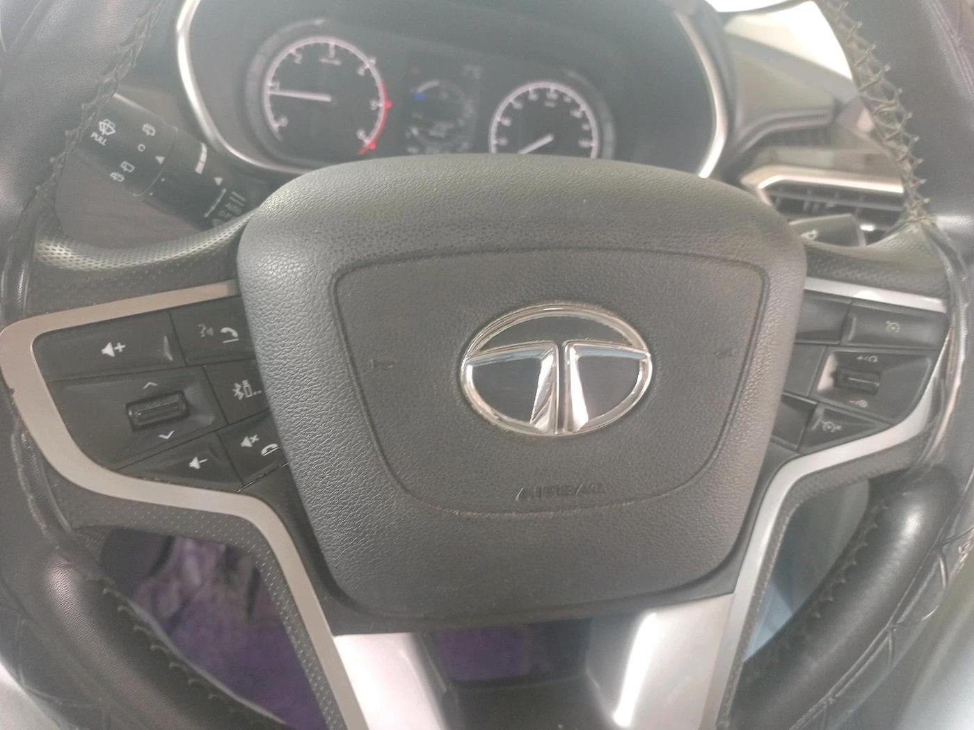 2019 Tata Harrier XT 2.0L KRYOTEC, Diesel, Manual, 1,23,012 km, interior