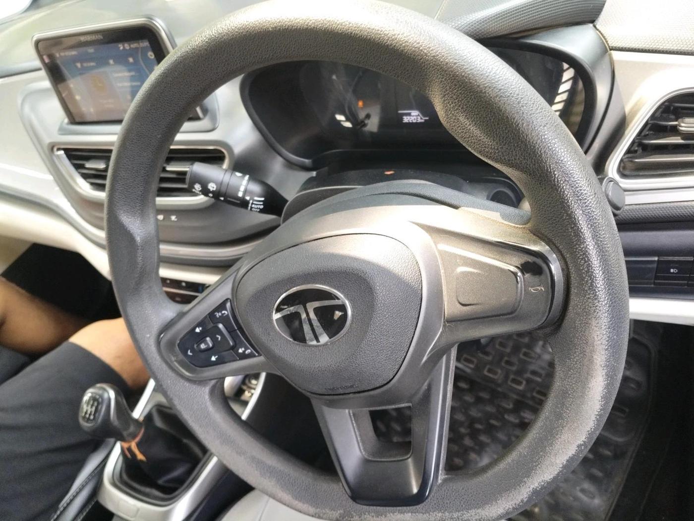 2024 Tata ALTROZ XZ CNG, CNG, Manual, 32,203 km, interior