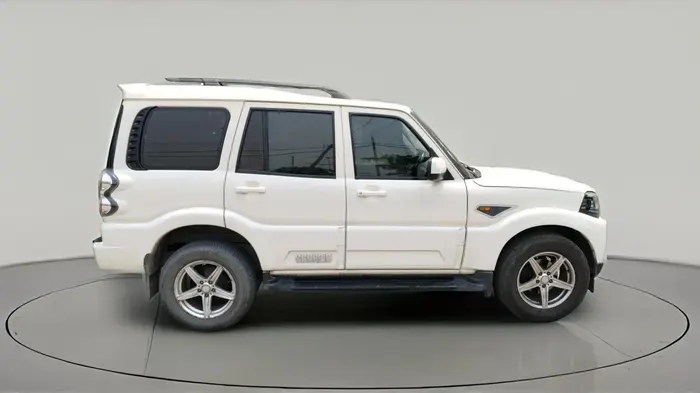 2016 Mahindra Scorpio S6 PLUS 1.99, Diesel, Manual, 53,540 km, exterior