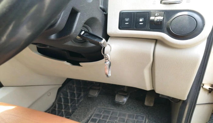 2016 Mahindra Scorpio S6 PLUS 1.99, Diesel, Manual, 53,540 km, interior